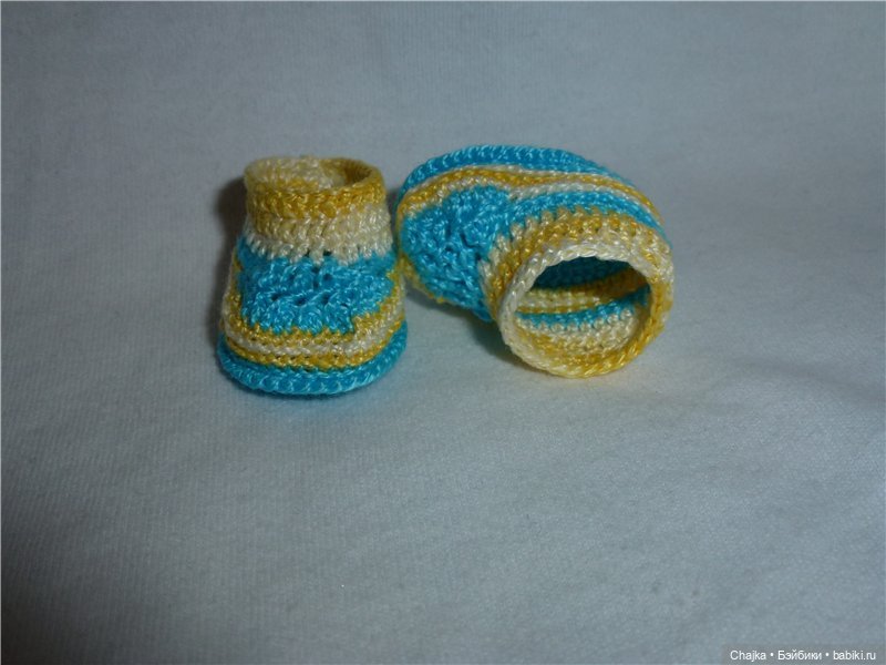 Вязаная миниатюрная обувь для наших любимых кукол и шапочки