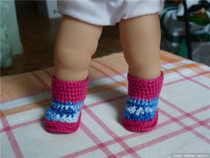 Вязаная миниатюрная обувь для наших любимых кукол и шапочки (фото 3)