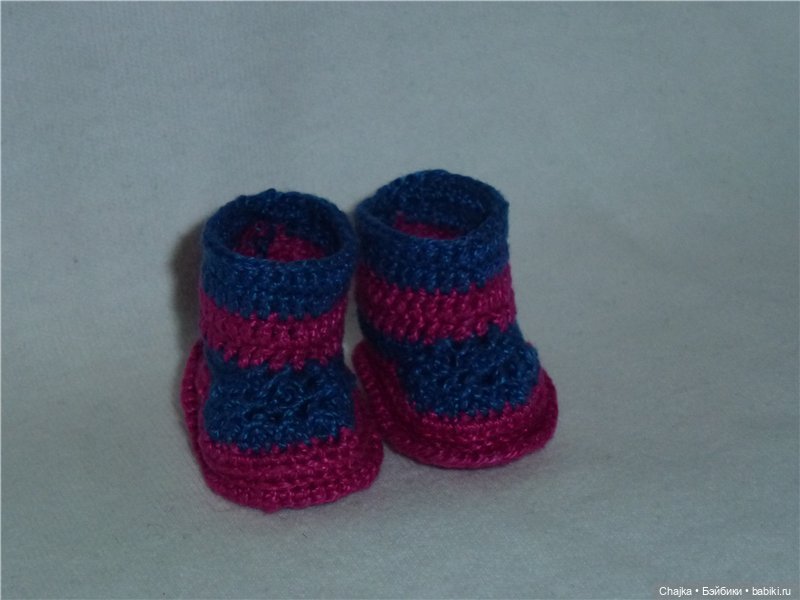 Вязаная миниатюрная обувь для наших любимых кукол и шапочки