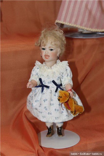 Антикварные куклы и репродукции на выставке кукол в немецком Neustadt 2011