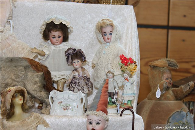 Антикварные куклы и репродукции на выставке кукол в немецком Neustadt 2011