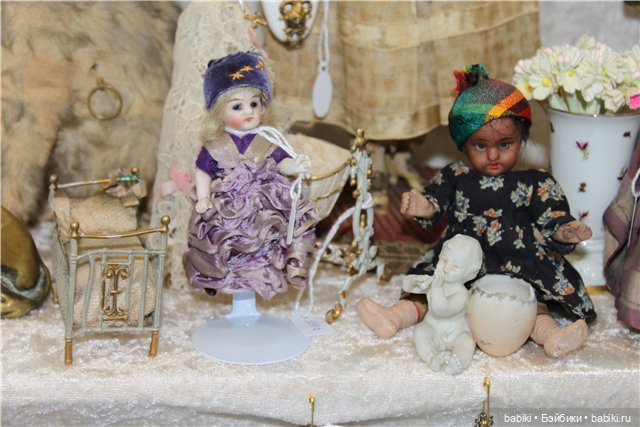 Антикварные куклы и репродукции на выставке кукол в немецком Neustadt 2011