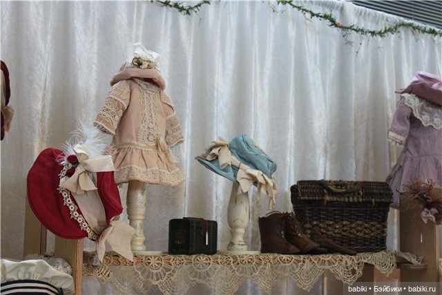 Антикварные куклы и репродукции на выставке кукол в немецком Neustadt 2011