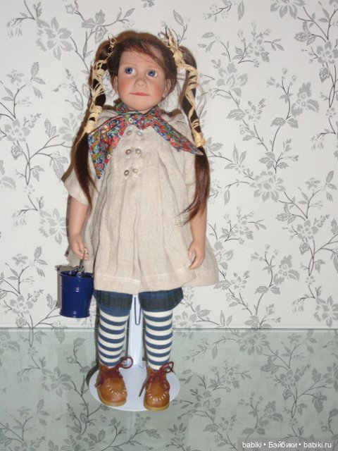 Что в ведре у Анны-Йоханны? Коллекционная кукла Zwergnase 1998 г (фото 4)