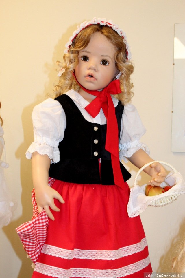 Показ кукол из последней коллекции Hildegard Gunzel. Опросник