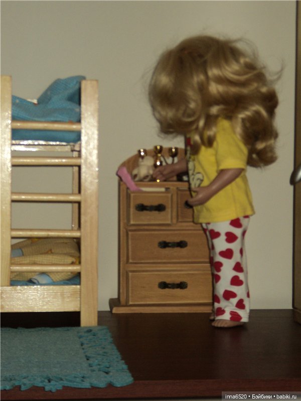 "С четверга на пятницу!" или "Новый наряд куколки Минушечки."