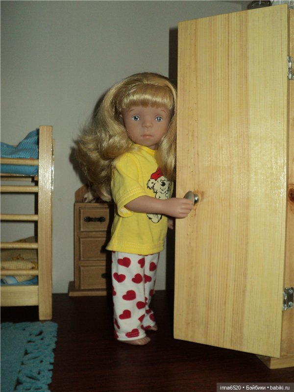 "С четверга на пятницу!" или "Новый наряд куколки Минушечки."