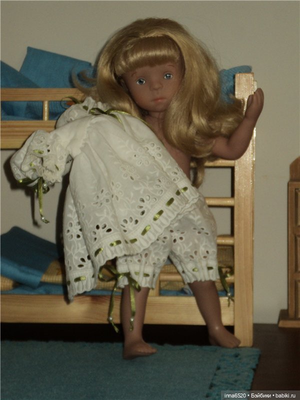 "С четверга на пятницу!" или "Новый наряд куколки Минушечки."