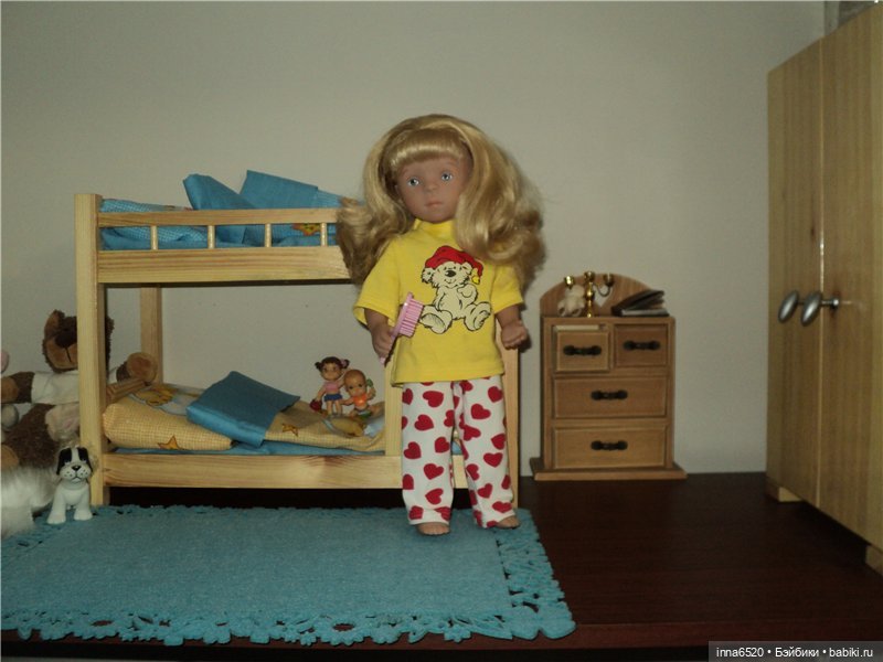 "С четверга на пятницу!" или "Новый наряд куколки Минушечки."