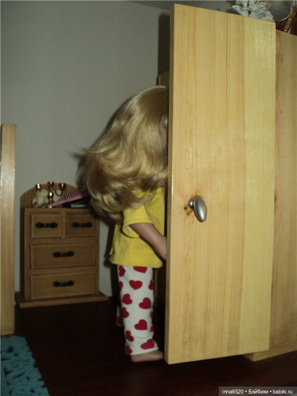 "С четверга на пятницу!" или "Новый наряд куколки Минушечки."