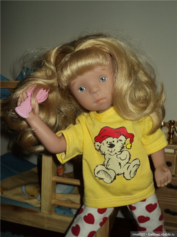 "С четверга на пятницу!" или "Новый наряд куколки Минушечки."