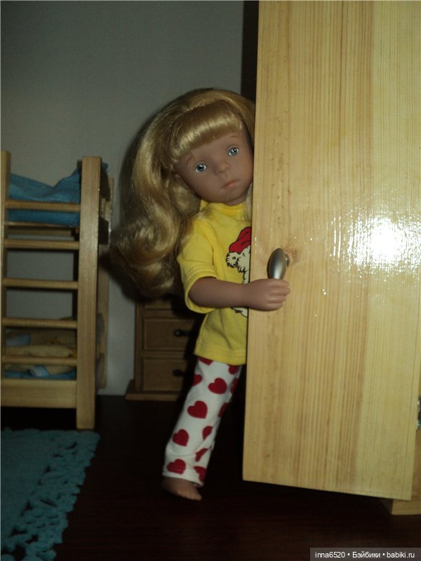 "С четверга на пятницу!" или "Новый наряд куколки Минушечки."