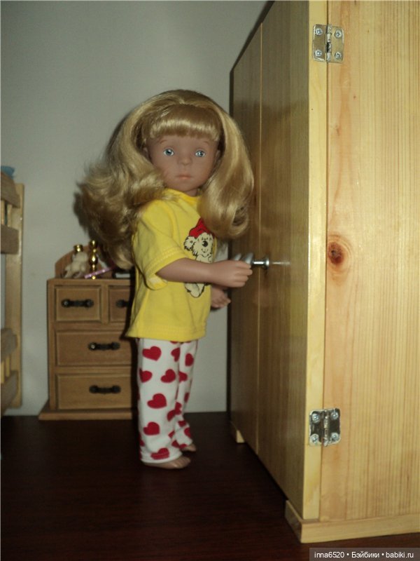 "С четверга на пятницу!" или "Новый наряд куколки Минушечки."