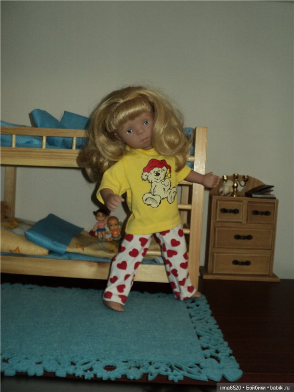 "С четверга на пятницу!" или "Новый наряд куколки Минушечки."