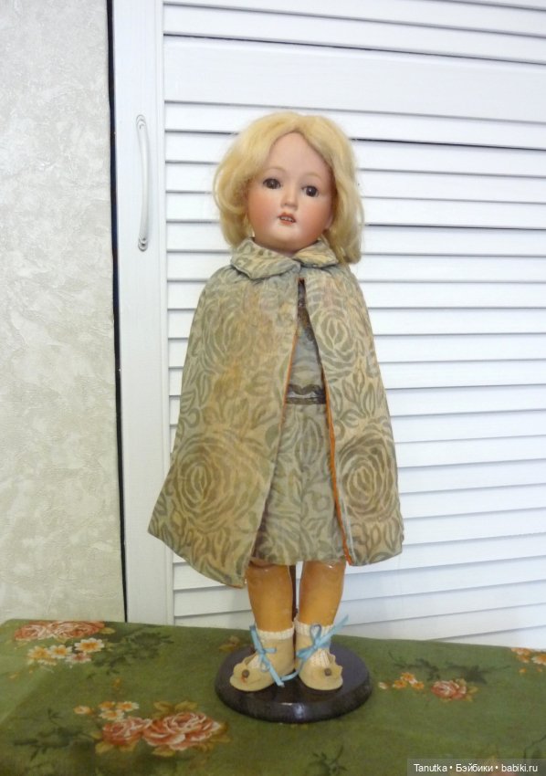 Антикварная кукла Revalo. Родная одежда