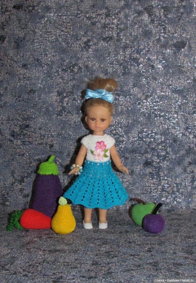 Авторское вязаное платье на кукол Паола Рейна мини 21 см (Paola Reina mini - 21 cm)