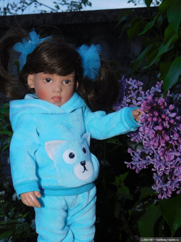 А мы вышли погулять и наряды показать