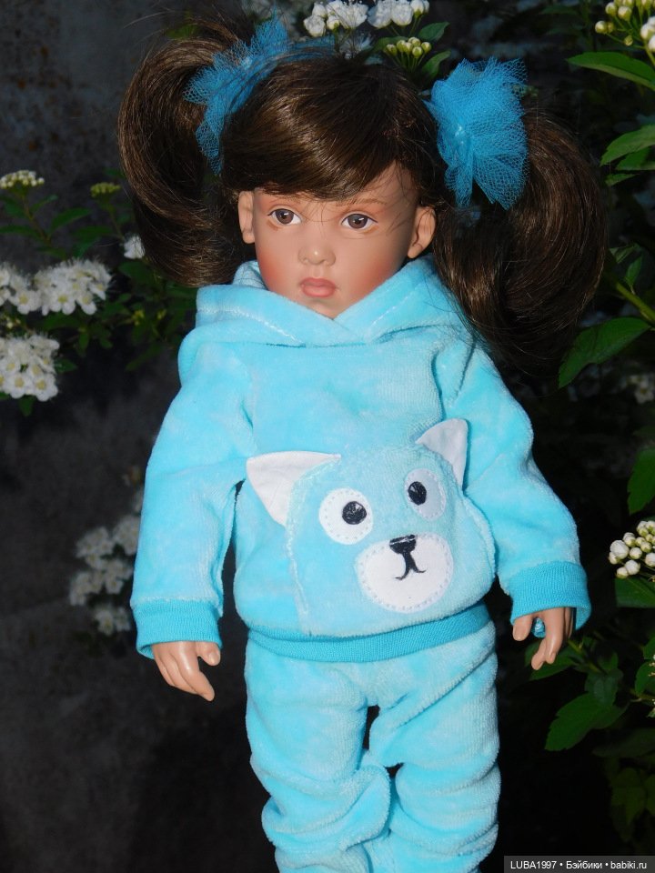 А мы вышли погулять и наряды показать