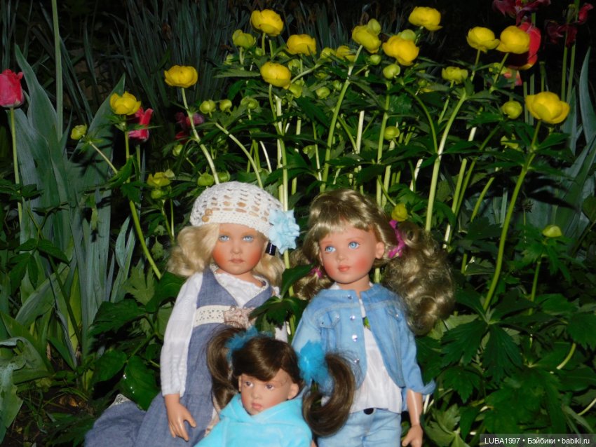 А мы вышли погулять и наряды показать