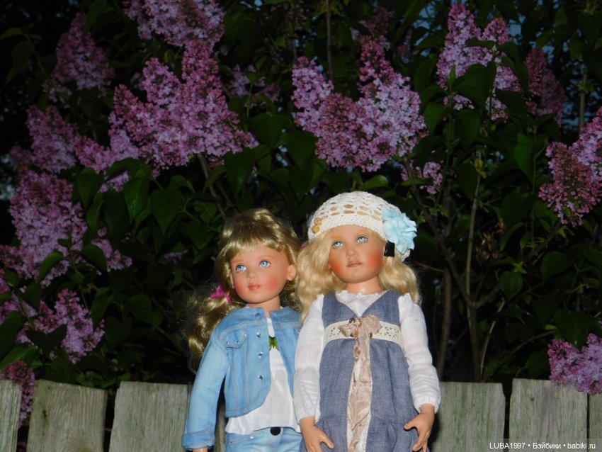 А мы вышли погулять и наряды показать