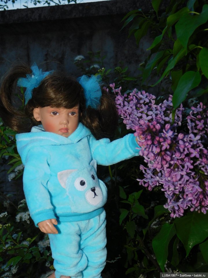 А мы вышли погулять и наряды показать