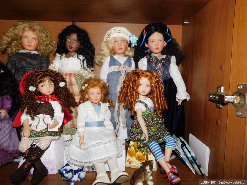 А мы вышли погулять и наряды показать