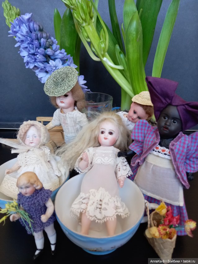 Суфражистки на прогулке — Антикварные куклы Mignonette (Миньонетта): карманные