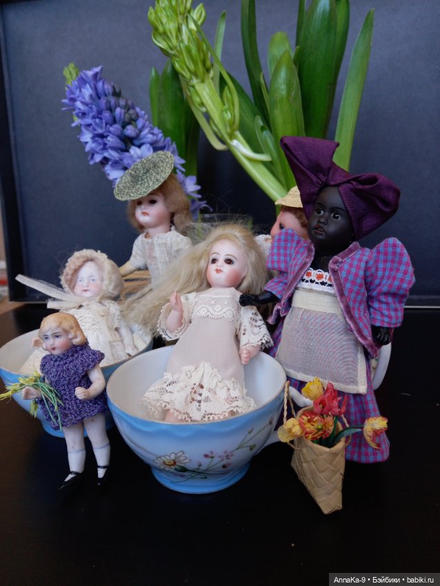 Суфражистки на прогулке — Антикварные куклы Mignonette (Миньонетта): карманные (фото 2)