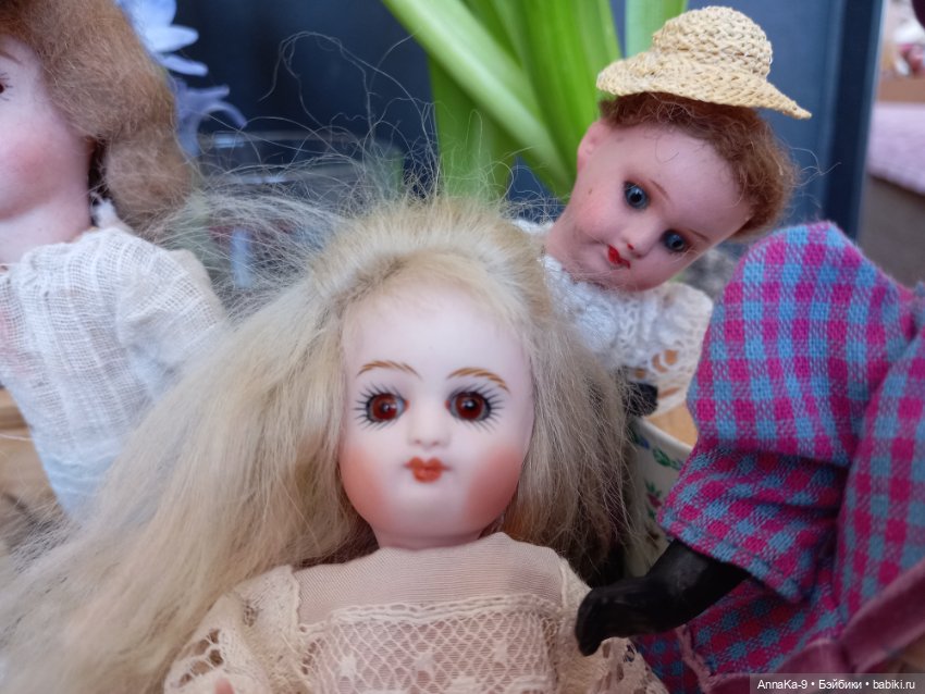 Суфражистки на прогулке — Антикварные куклы Mignonette (Миньонетта): карманные (фото 6)