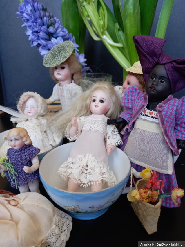 Суфражистки на прогулке — Антикварные куклы Mignonette (Миньонетта): карманные (фото 3)