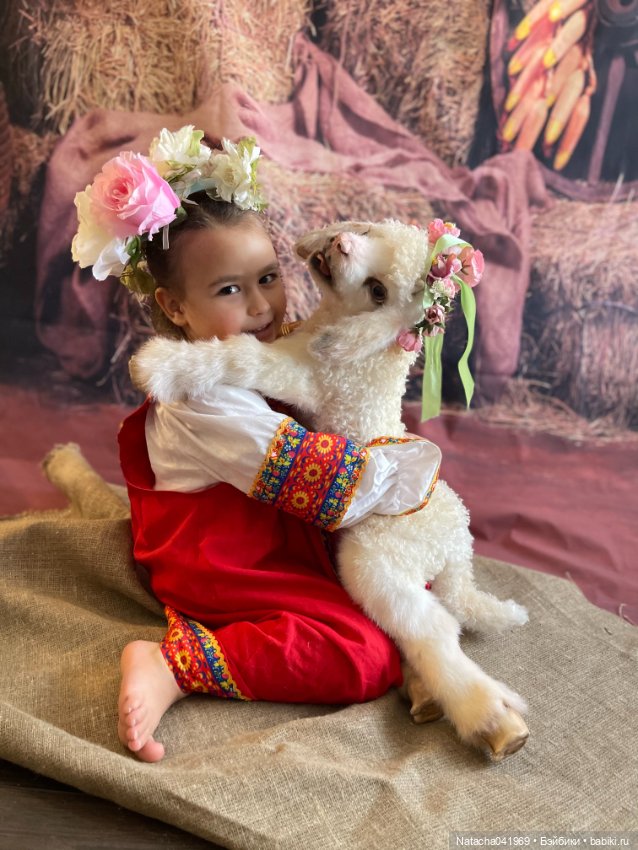 Девочки ,девушки, женщины и бабули, разрешите вас поздравить