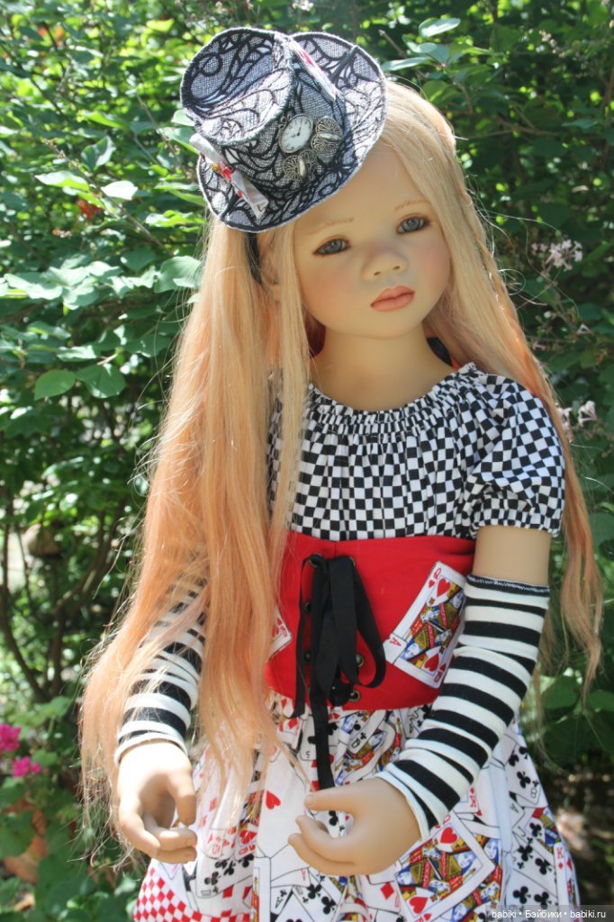 По мотивам Алисы в Стране Чудес. Лилит Annette Himstedt в образе Алисы