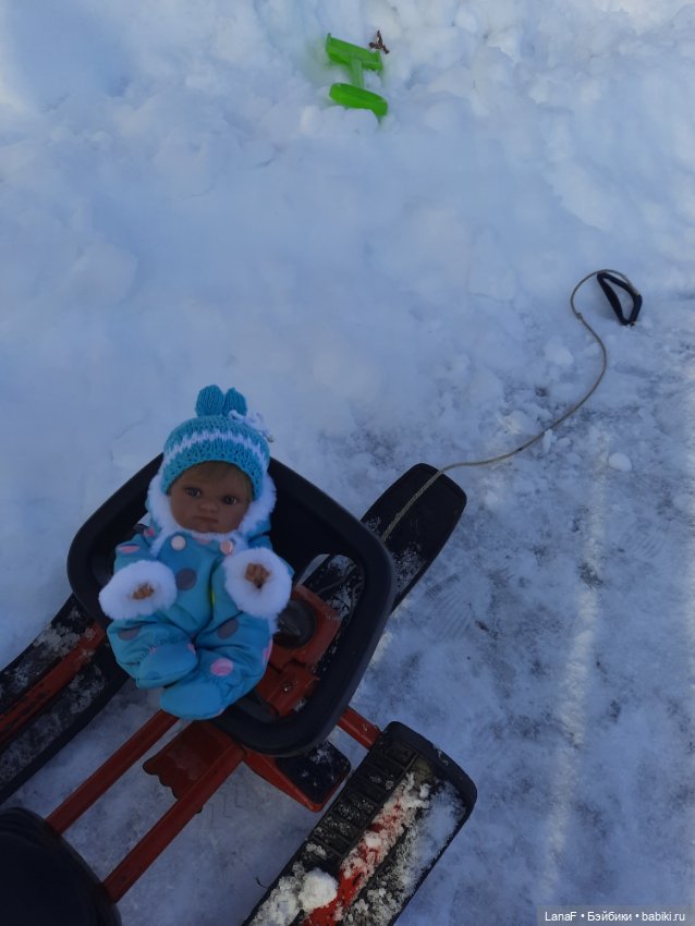 С праздником Весны! С 8 марта, красотки!!!(поздравляет еще Эля-пепита от Антонио Хуан)