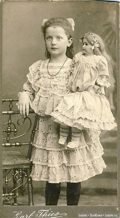 Старый фотоальбом. Девочки и куклы - продолжение