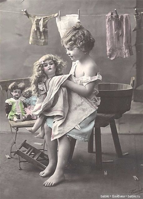 Старый фотоальбом. Девочки и куклы - продолжение