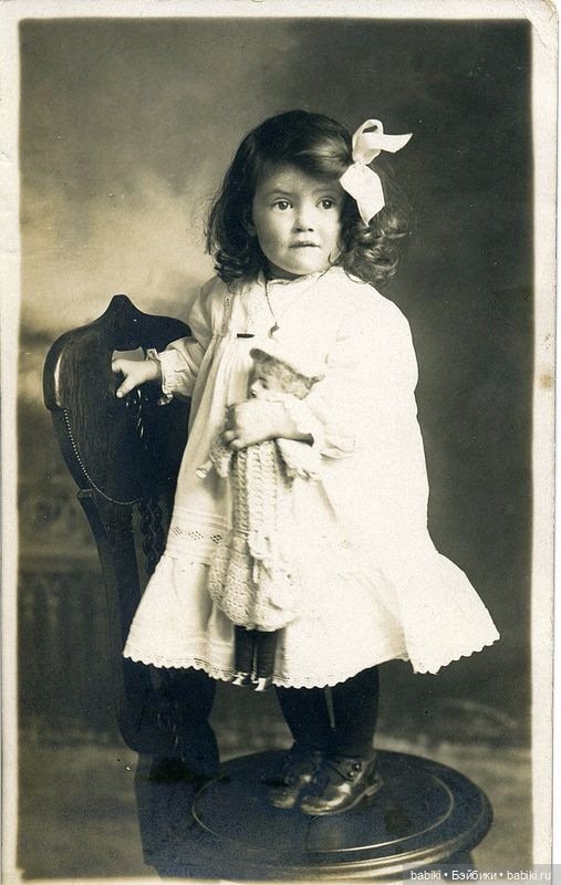 Старый фотоальбом. Девочки и куклы - продолжение