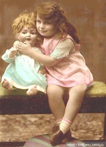 Старый фотоальбом. Девочки и куклы