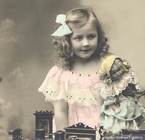 Старый фотоальбом. Девочки и куклы