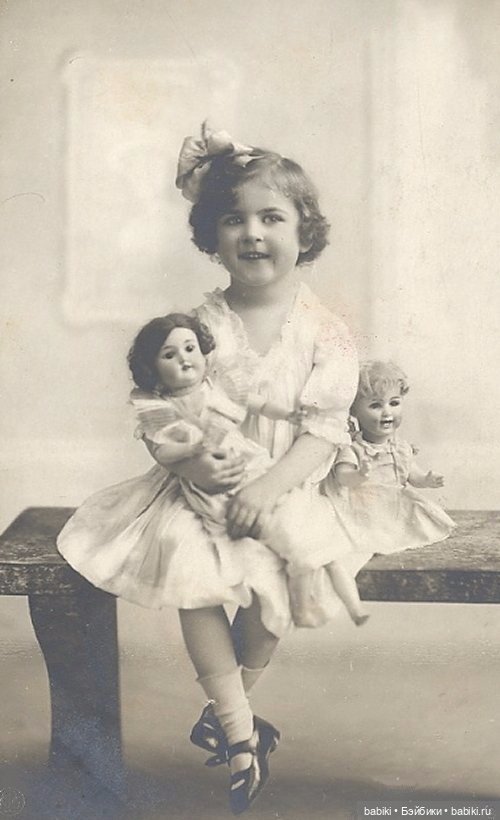 Старый фотоальбом. Девочки и куклы - продолжение