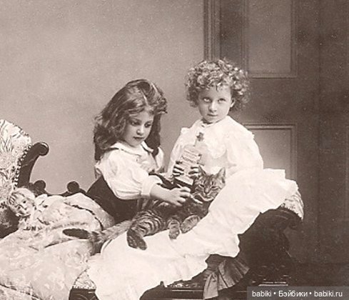 Старый фотоальбом. Девочки и куклы