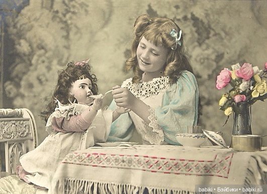 Старый фотоальбом. Девочки и куклы