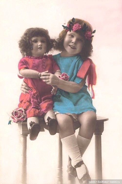 Старый фотоальбом. Девочки и куклы