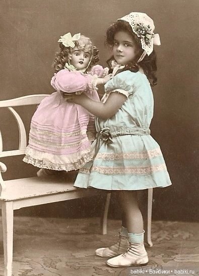 Старый фотоальбом. Девочки и куклы