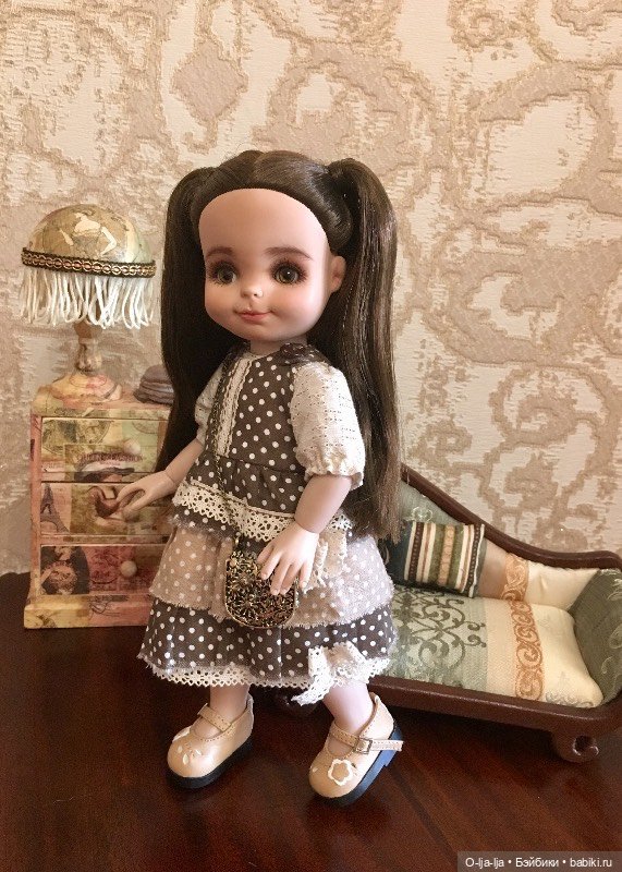 Малышка от Роберта Тоннера в собственной гостиной