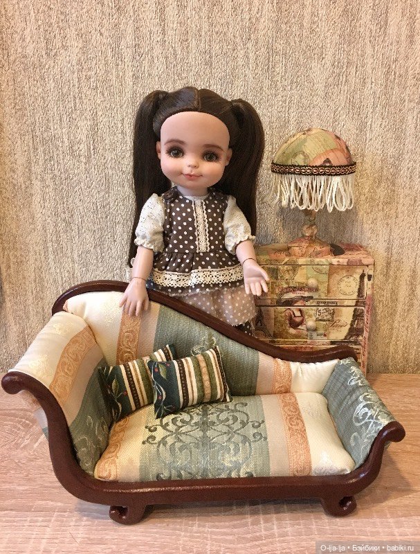 Малышка от Роберта Тоннера в собственной гостиной