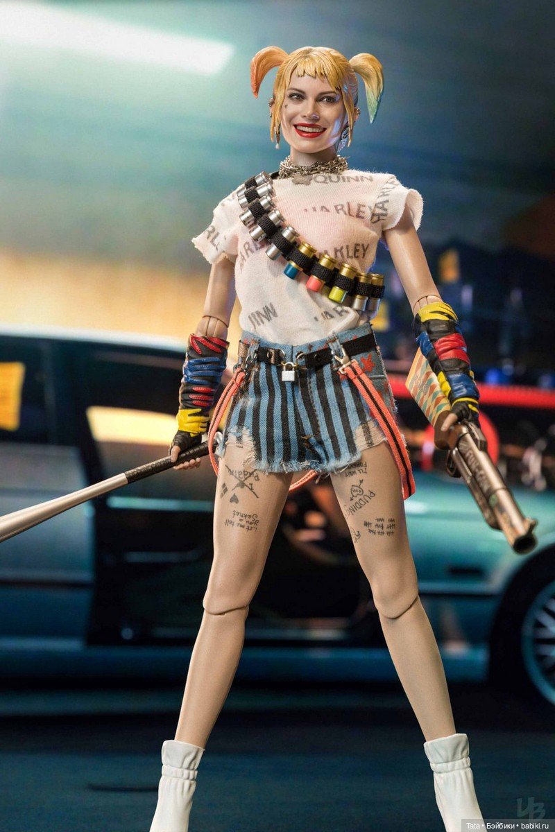 Харли Квинн в формате 1/6 от Hot Toys (фото 4)
