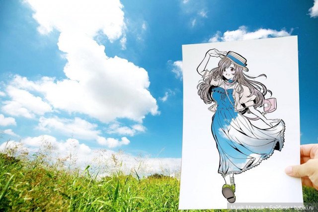 Японская художница раскрашивает вырезанные в бумаге силуэты с помощью окружающей природы