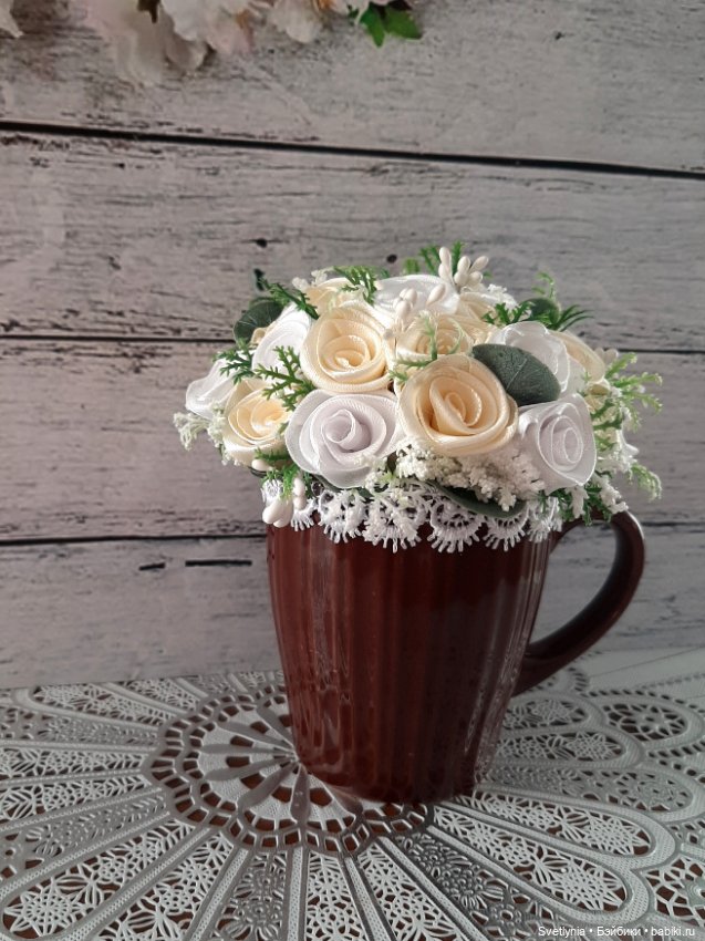 Розы в кружке — Авторские игрушки из разных материалов: синельная проволока