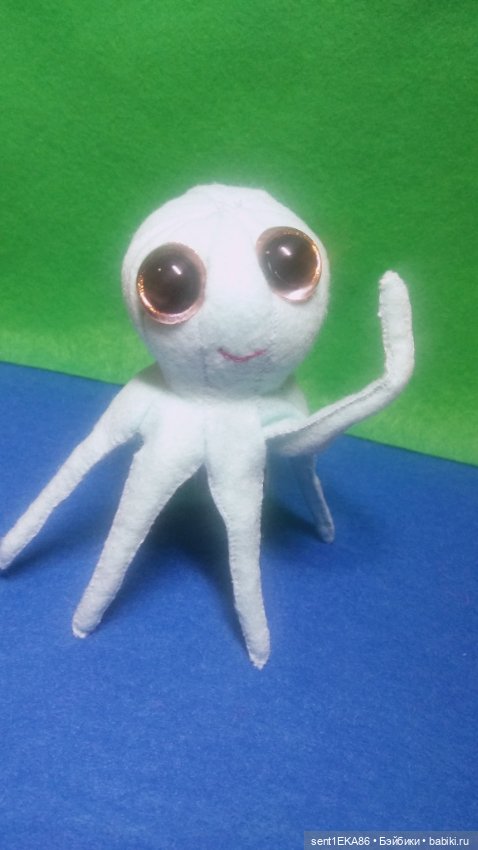 Продолжаю шить из фетра, на этот раз получился вот такой осьминожик