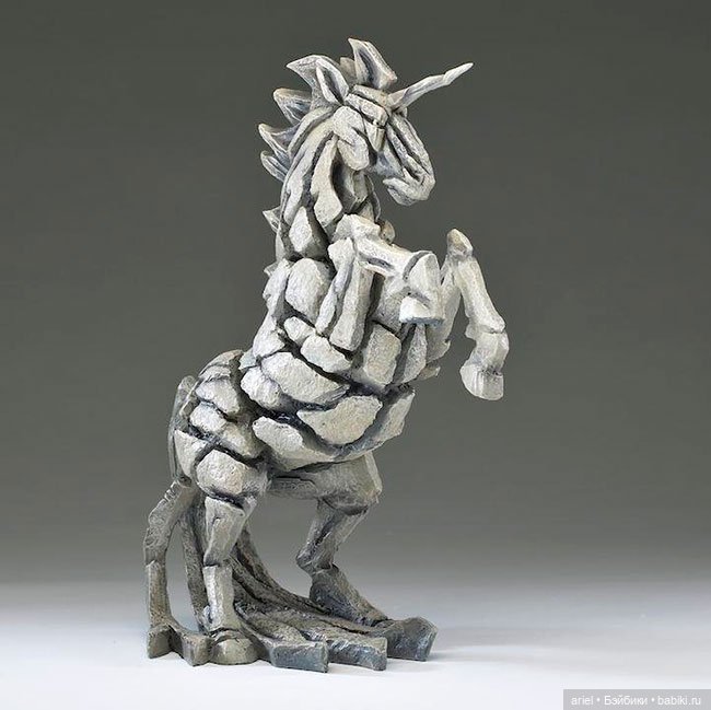 Дырявые скульптуры Мэтта Бакли